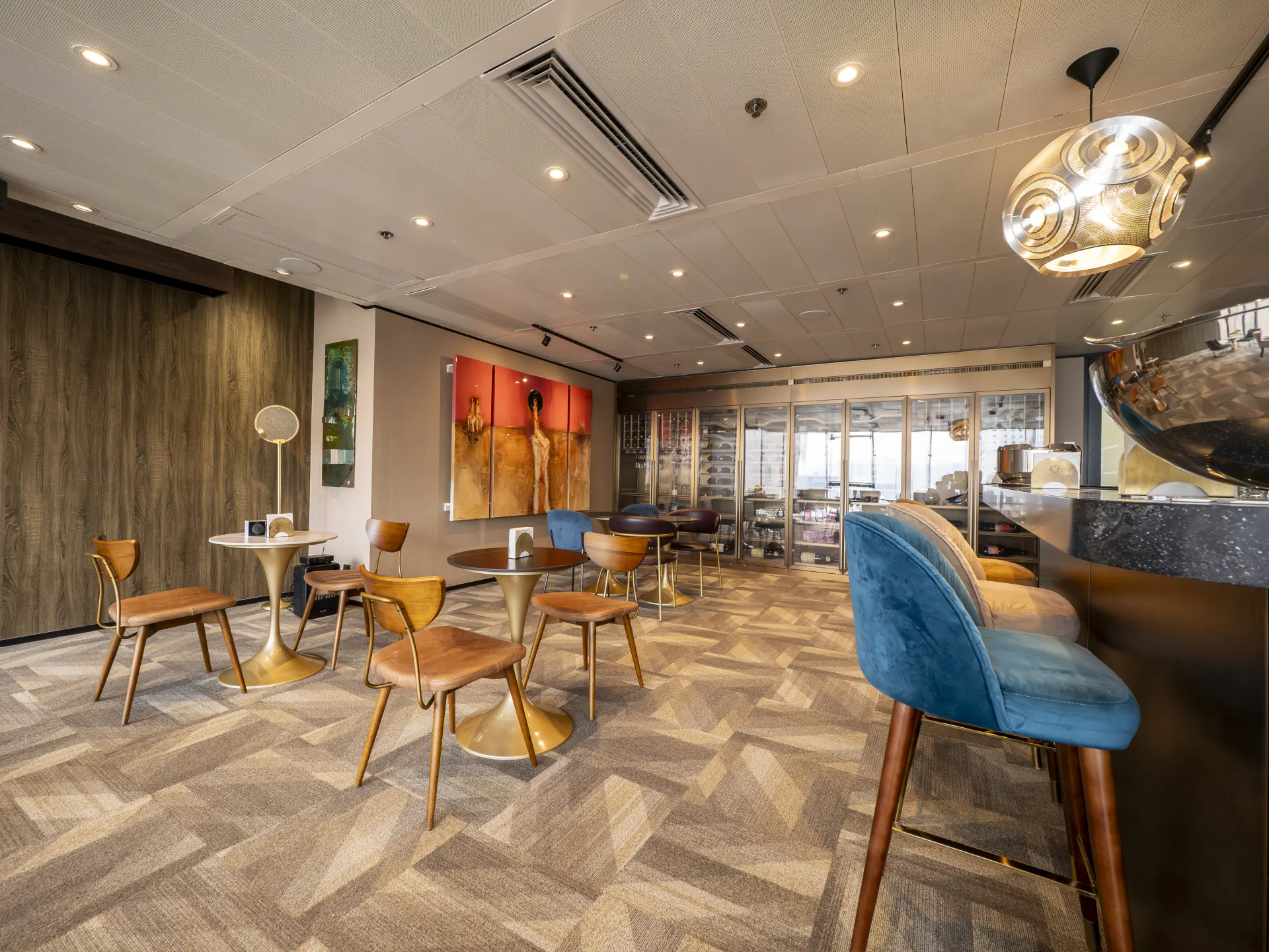 Office Bar Lounge — Isola Capital